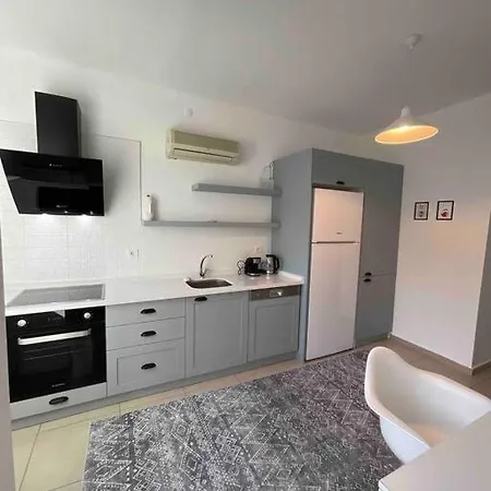 Mountain View - Modern Town Centre Apartment In Fethiye *